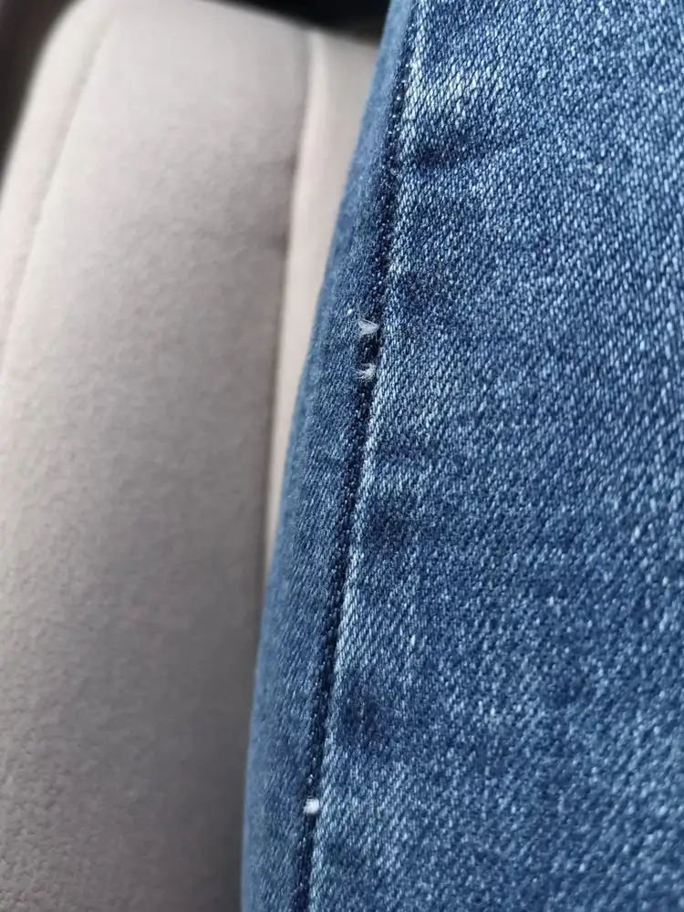 Такое себе видеть нитки в джинсах полная цена которых около 10тыс.