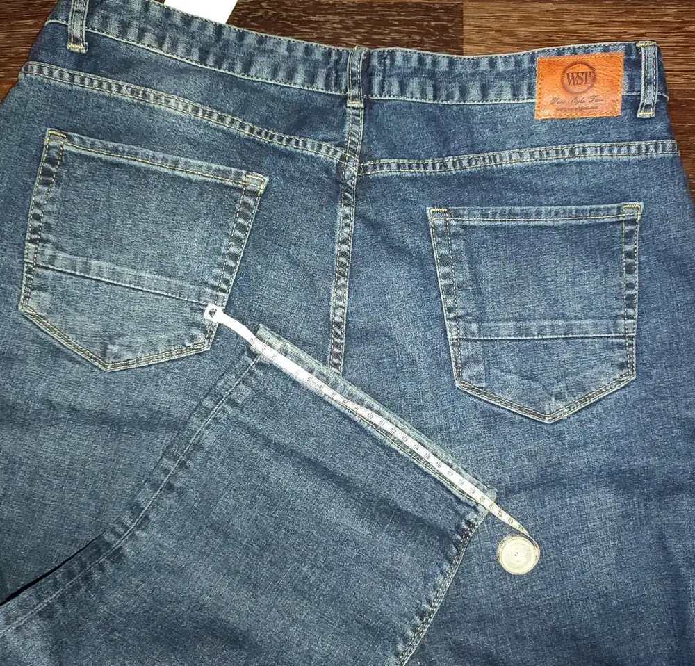 Нормальные джинсы. Размер 38/36 подошёл на 54/196. На свой размер обычно беру 36/36, в этой модели был мал. Ткань средней плотности.