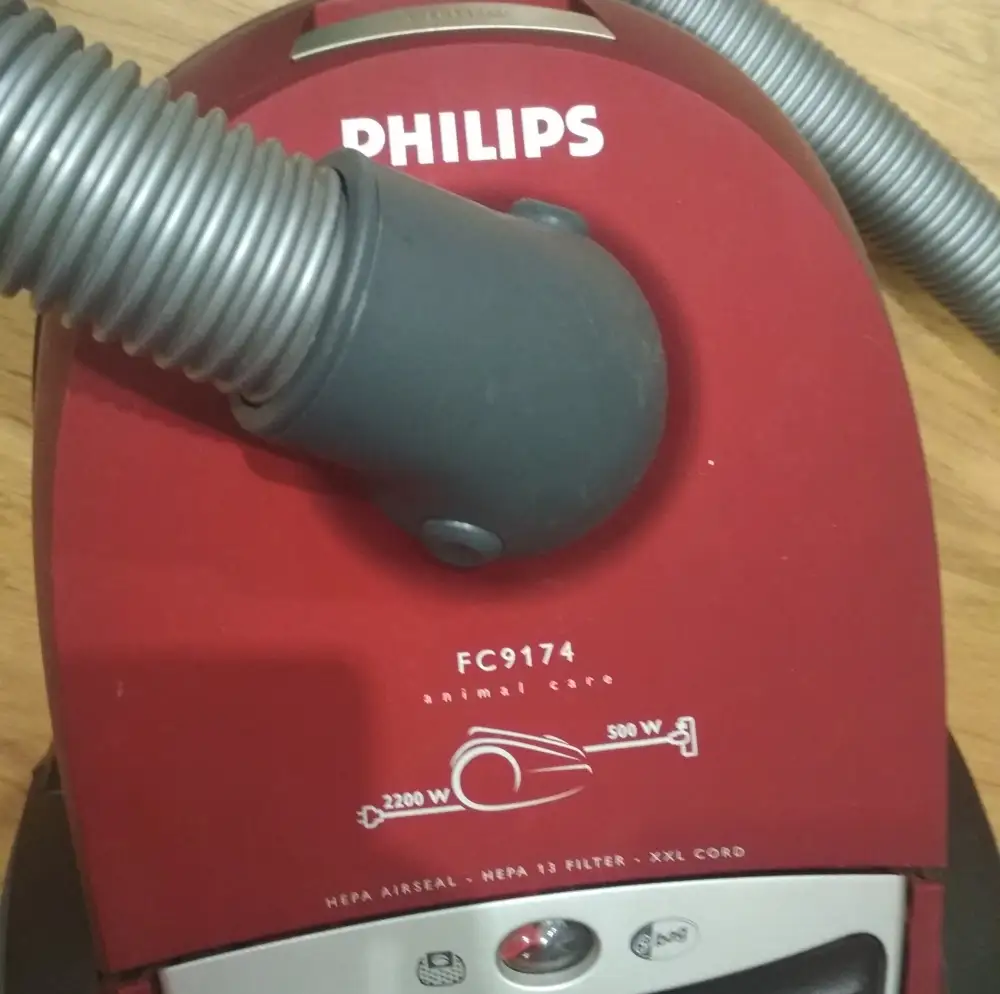 Совсем не подходят для Philips fc9174. Не подошли и мусор весь всасывается в пылесос, а не мешок. В описании нет моделей пылесоса, поэтому звезды не снимаю)) Но может кому пригодится отзыв