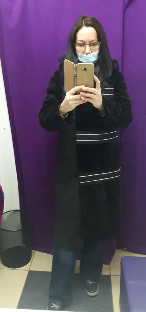 Дубленка легкая, стильная, но оказался брак на самом видном месте в области груди подшито нитками. Отказ, не вычитывайте % выкупа.