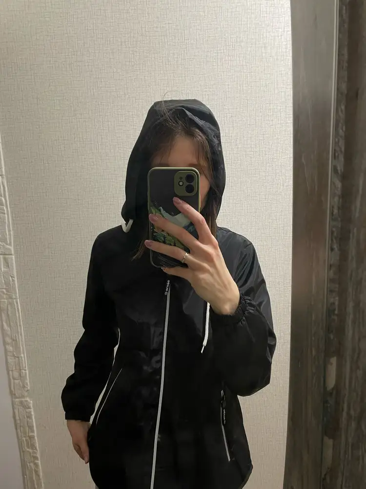 Размер подошёл, только смутило , что на куртке размер L, на вид сшита хорошо, в носке посмотрим