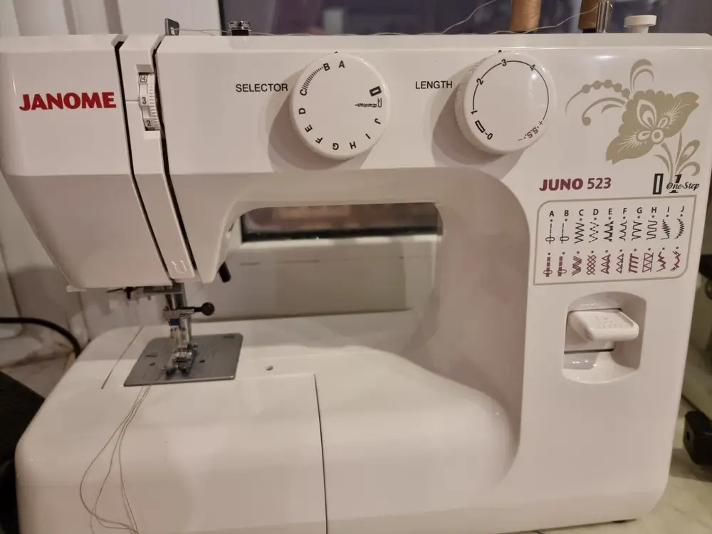 Иглы подошли к машинке Janome Juno 523. Работают отлично. Регулировка машинки была минимальная.