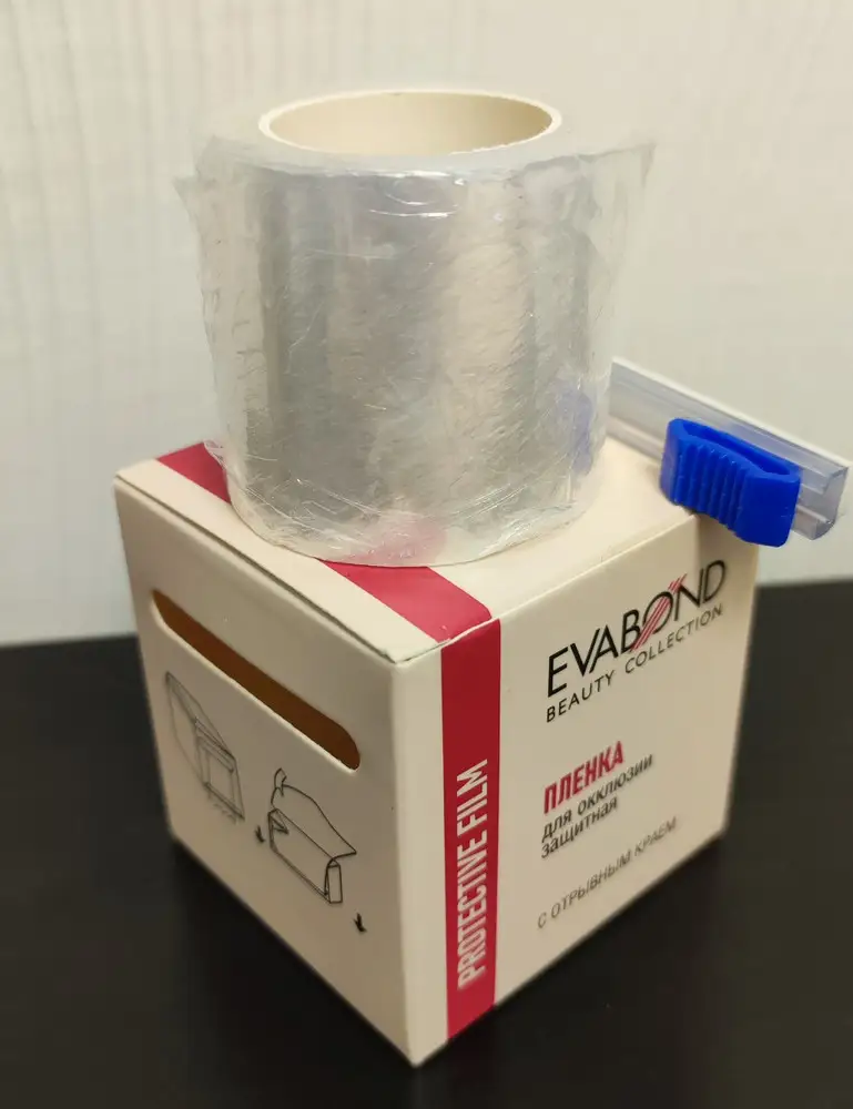 Пленка хорошая! не пищевая, т.е. сама к себе не липнет. В наборе лезвие, которое надо наклеить на коробку. Лезвие огонь просто!