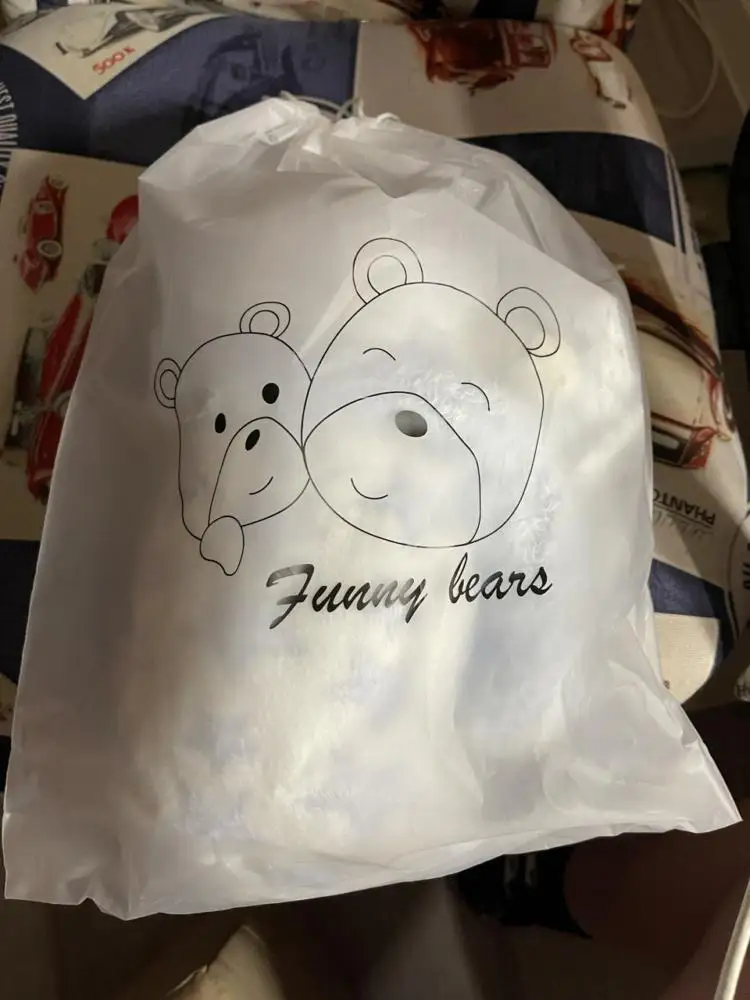 Очень приятная фактура пледа, звёздочки смотрятся хорошо. Упаковка тоже понравилась, в подарок самый раз.