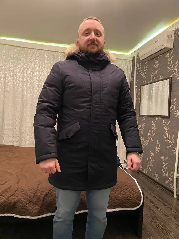 Классный теплый пуховик!Строчка ровная, ничего не торчит, соответствует размеру