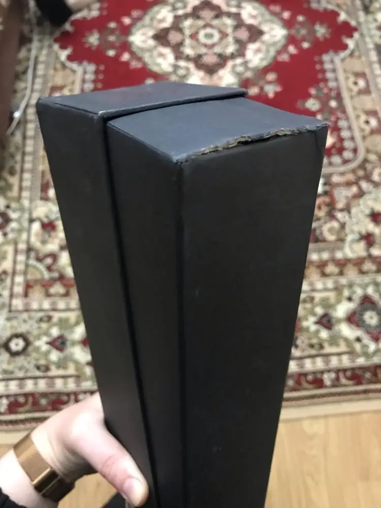 Зонт отличный , но доставка не очень. Коробка была порвана, не хорошо если в друг на подарок берут