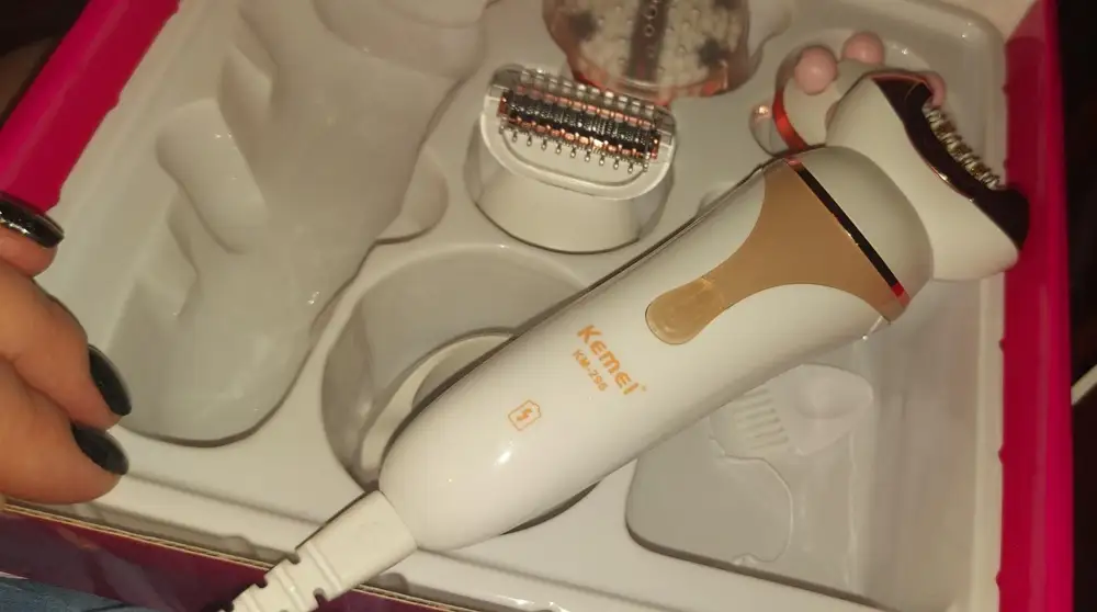 Прочитала отзывы и решила купить. Разочарована. Одна скорость, мощности практически ноль. На таких оборотах два часа одну ногу будешь брить. Куча насадок, толку нет