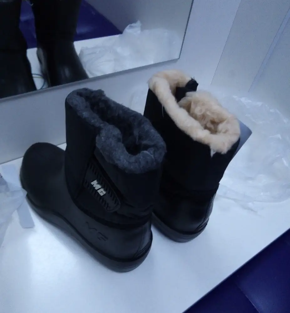 Сапоги прислали с мехом разного цвета, один с темным, другой со светлым. Естественно, отказ.
Прошу процент выкупа не снимать-косяк работников склада.