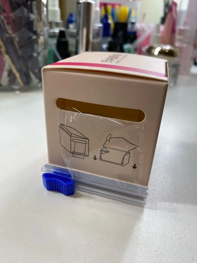 Пришло быстро , качество отличное . Резак режет отлично . Коробка пришла ровная без вмятин . В общем качеством довольна . 