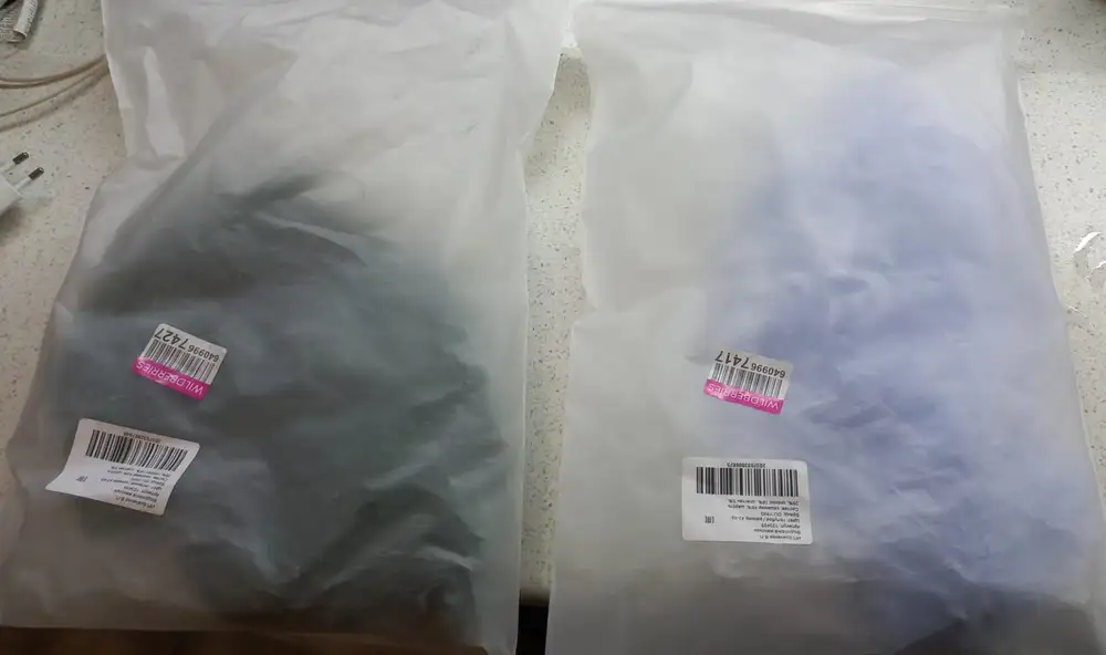 Заказала себе две водолазки, не могла определиться с цветом) и ни капли не пожалела, в составе водолазки присутствует кашемир, тем самым настолько приятно к телу, не передать словами! Спасибо продавцу за быструю доставку, шикарное качество и привлекательную цену