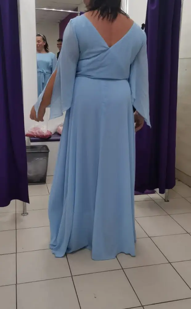 Платье понравилось очень. Но не взяла потому что размер этот оказался маловат и платье слишком длинное , пришлось бы его подшивать или полы поддерживать.