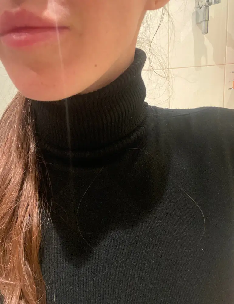 Отличная водолазка, приятная к телу, качество порадовало, горловина не давит, что для меня тоже было важно, закажу ещё и другие цвета