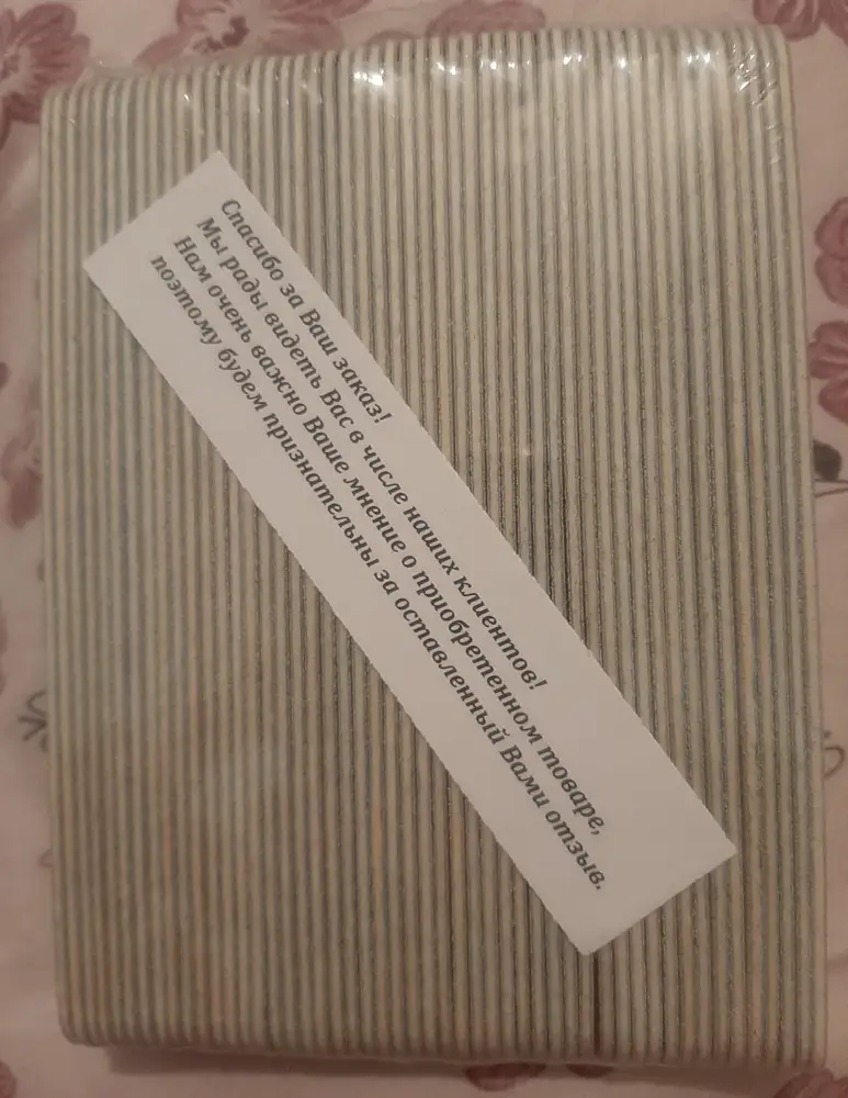Доставка вовремя. Количество пилок ровно 50 шт, всё на месте. Пилки небольшие, пилят хорошо. На последних двух фото видна разница в размере. Та которая поменьше это те что мне пришли. На работу никак не влияет.