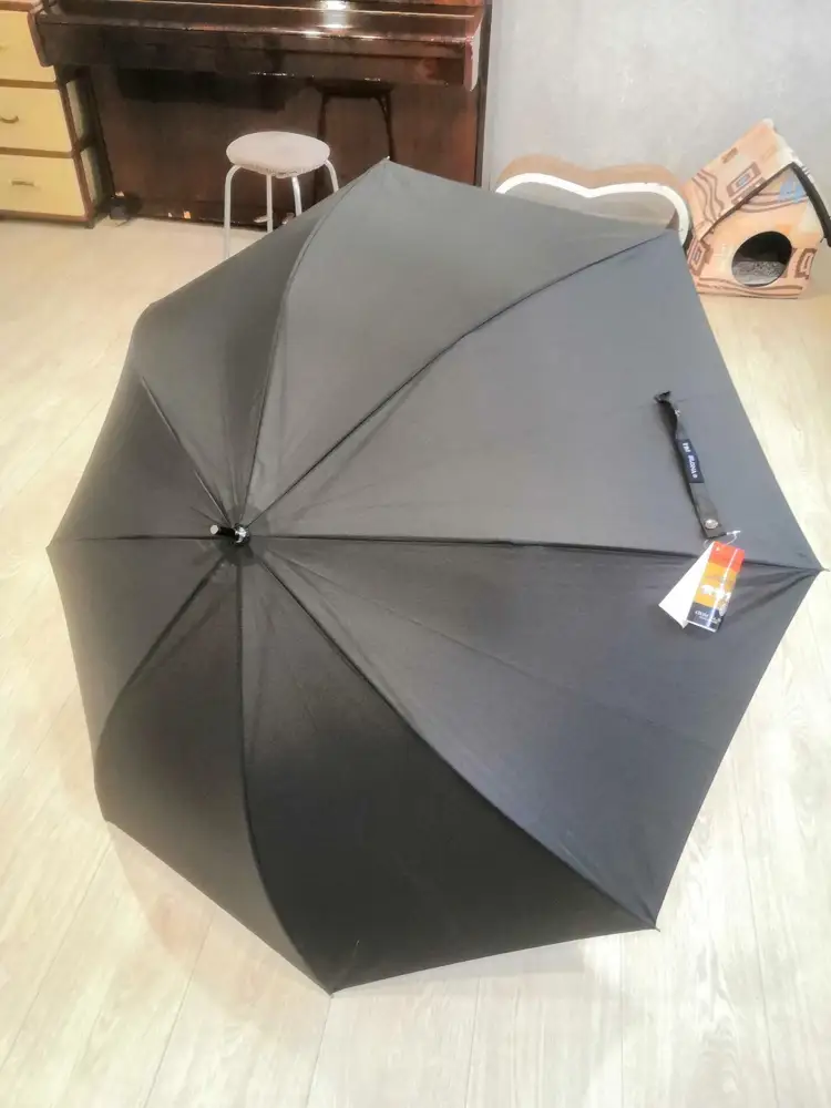 Замечательный зонт! Плотный материал, стильная бамбуковая ручка, надёжный механизм, большой красивый купол. В нём все идеально. Оригинал (есть с чем сравнивать). Зонт для тех, кто ценит качество, комфорт и индивидуальность. Спасибо производителю и поставщику.