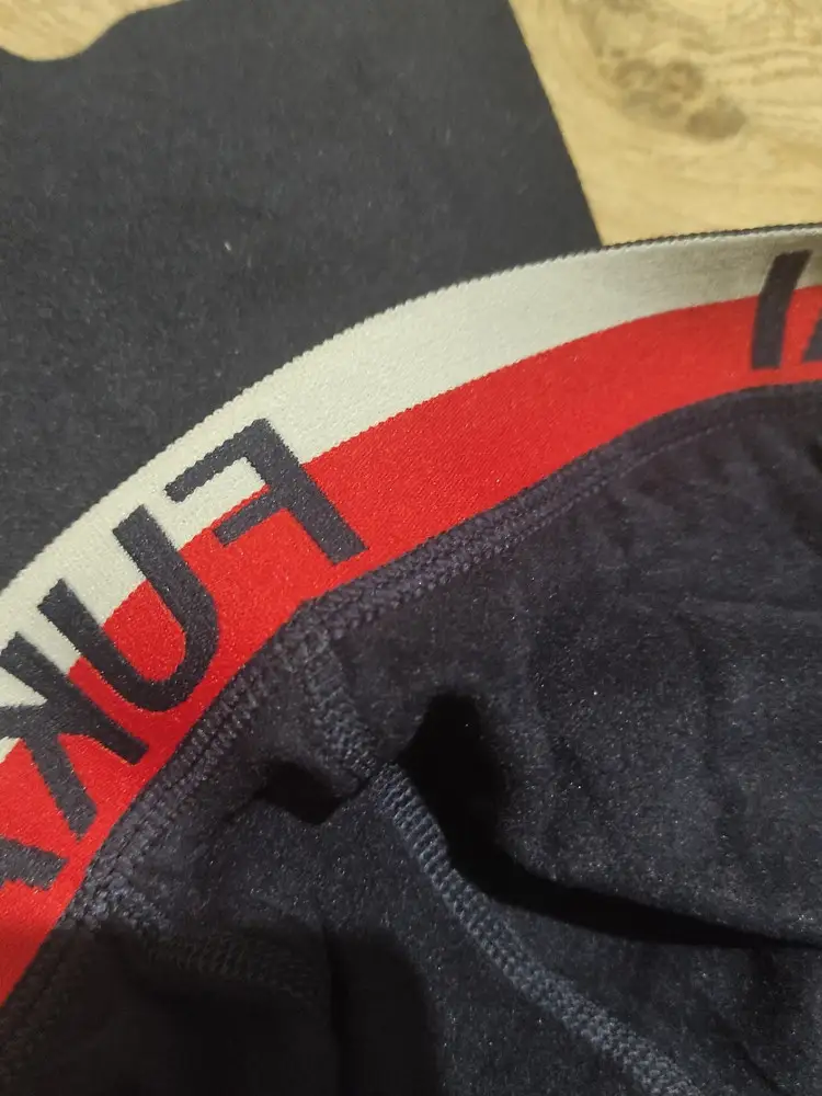 Очень мягкие и приятные к телу, тоненькие, но плотные, теплые, швы аккуратные. На рост 182, вес 100, взяли р-р 3ххл, немного свободны, длина подойдёт и на рост повыше.