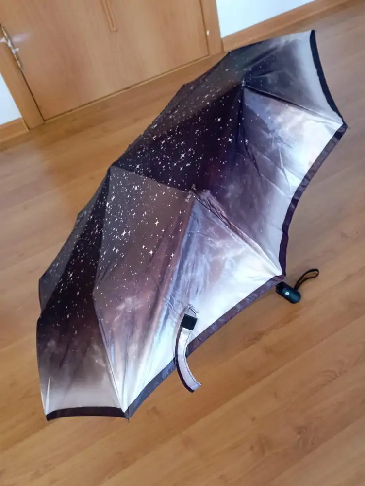 Заказывали два раза. Первый зонт сломался после нескольких раскрытий, лопнула фиксирующая леска. Второй зонт сломался на втором раскрытии, лопнули ушки для крепления спиц. Очень низкое качество.