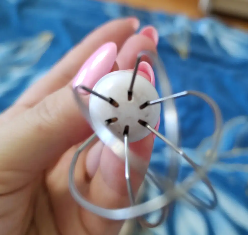 Добрый день. Пришел использованный капучинатор, грязный, прям видно что засохшая липкая вонючая консистенция на венчике,фото приложу .
Впервые с таким столкнулась, будьте осторожнее и проверяйте сразу товар. Очень не довольна.