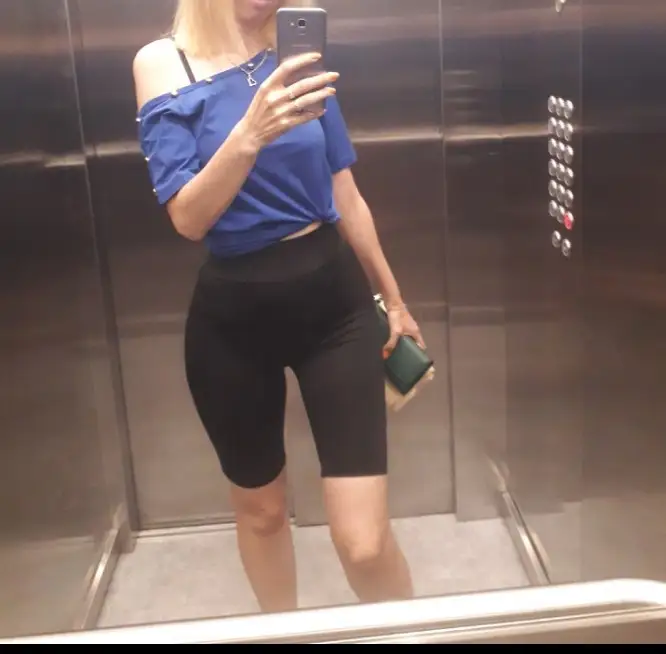 Леггинсы понравились. Ношу часто. Материал хороший. Но резинка при надевании иногда скручивается.