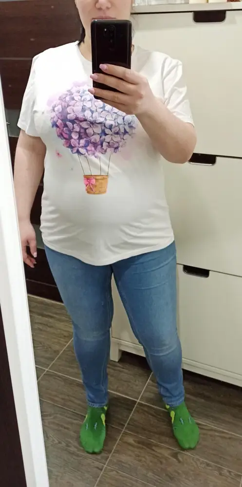 Очень миленькая футболка. Мне подошла. Я на 6 мес. беременности.