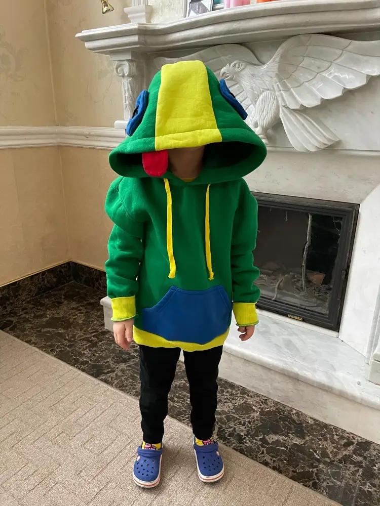 Сын доволен ,яркая красивая необычная,но есть НО ,после первой стирки окрасилась ….Обидно .Разочарование .И линяет .