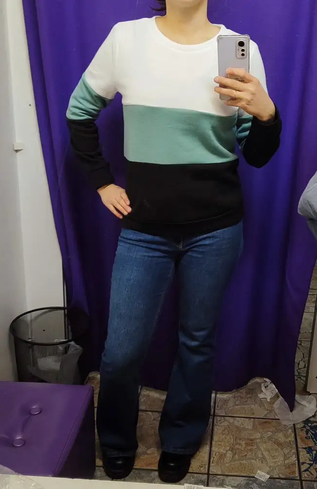 Тепленькая, приятная к телу.