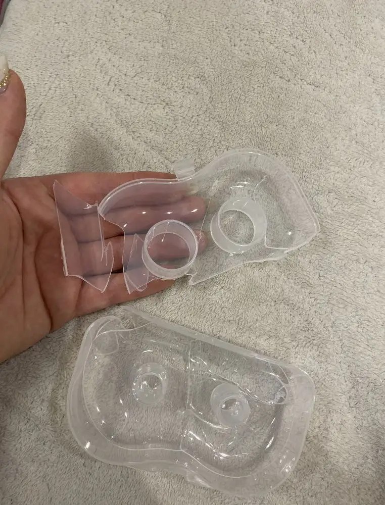 Контейнер весь переломан.