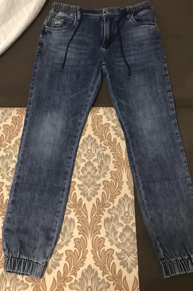 Качественные стильные джинсы, по размеру соответствует!  Заказ пришёл быстро. 