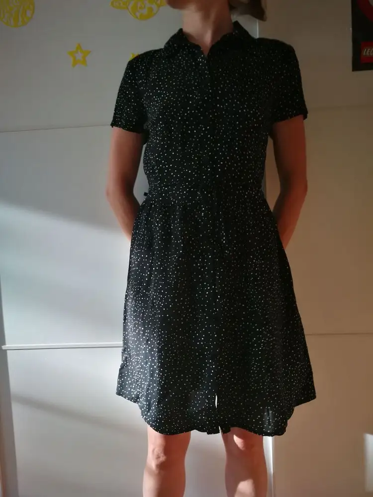 Отличное летнее платье. Очень приятная лёгкая ткань .