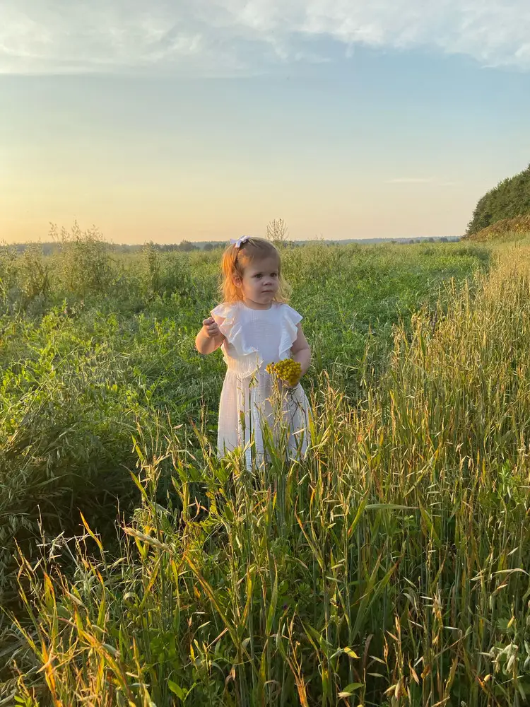 Покупали для фотосессии. Отличное платье, местами конечно торчат ниточки. 