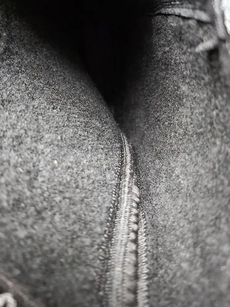 На мой 40р.взяла 41 и отлично!Пусть не пишут,что большемерят,просто в 41р. могу одеть шерстяной носок,а в 40й наврятли будет хорошо с носком.Получила и сразу пошла в них,тепло и сухо,правда брала для прогцлок с собакой,но и так одеть можно в магазин например