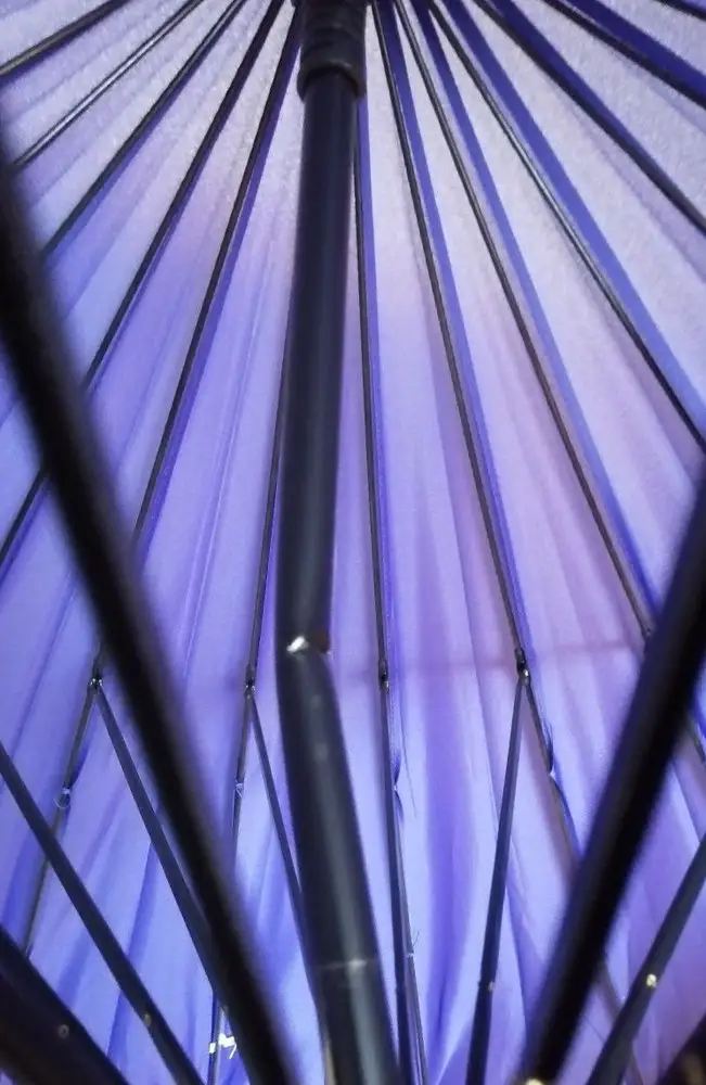 Зонт хороший, видно, что он крепкий, но доставку в мой город не пережил поэтому возврат. Я буду надеяться, что в его поломке действительно виновата доставка, а не продавец отправил сломанный зонт.