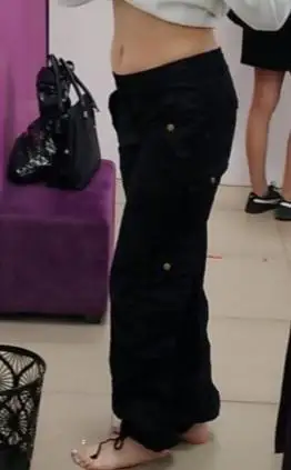 Брюки шикарные.Качество отличное ,соответствует размерной сетке.Но на мое пузо просто не сели ((( . На плоский животик то что надо !