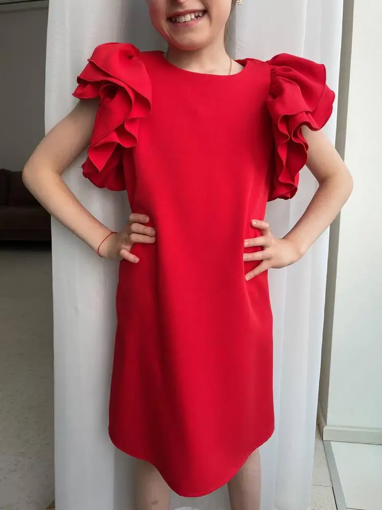 Платье понравилось, сшито качественно. Рукава пышные, смотрится очень нарядно! Рекомендую!