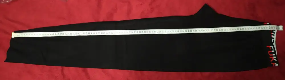 Хорошие кальсоны из приятной ткани, теплые. Края брючин без оверлока.