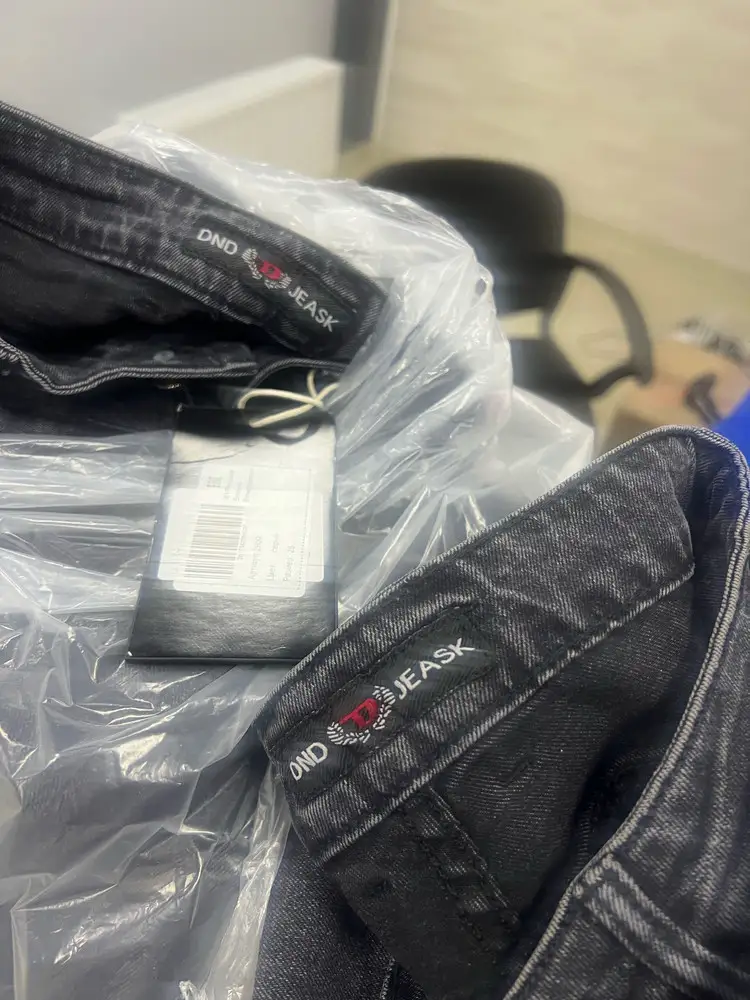 Пришли джинсы не те что заказывала,причем оба размера другой фирмы вообще,разберитесь пожалуйста