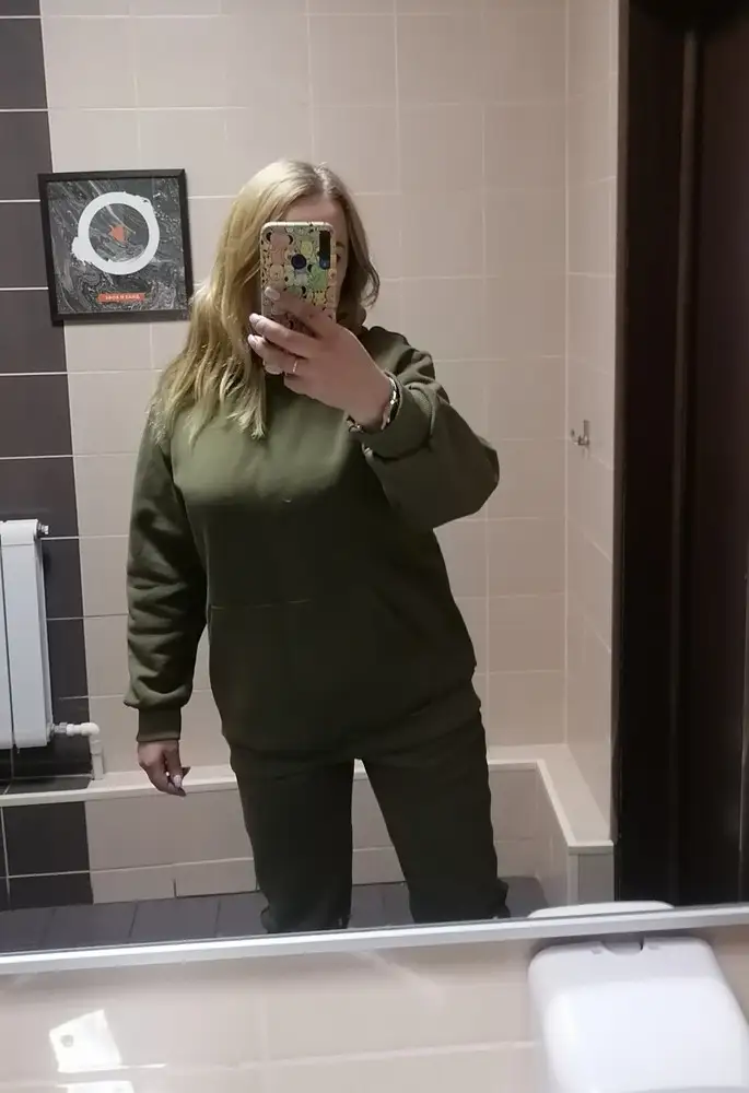 Качество очень хорошее. В сравнении даже с более дорогими моделями. Сидит прекрасно , размеру соответствует. Отличный костюм 5+!