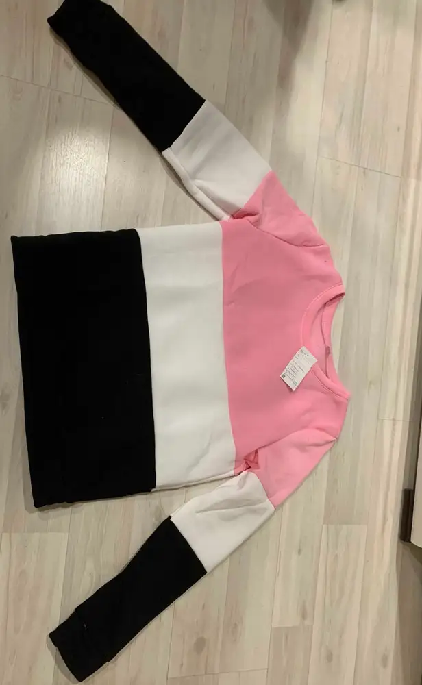 Маломерит - это мягко сказано. 44 размер - по факту на девочку лет 12-14.