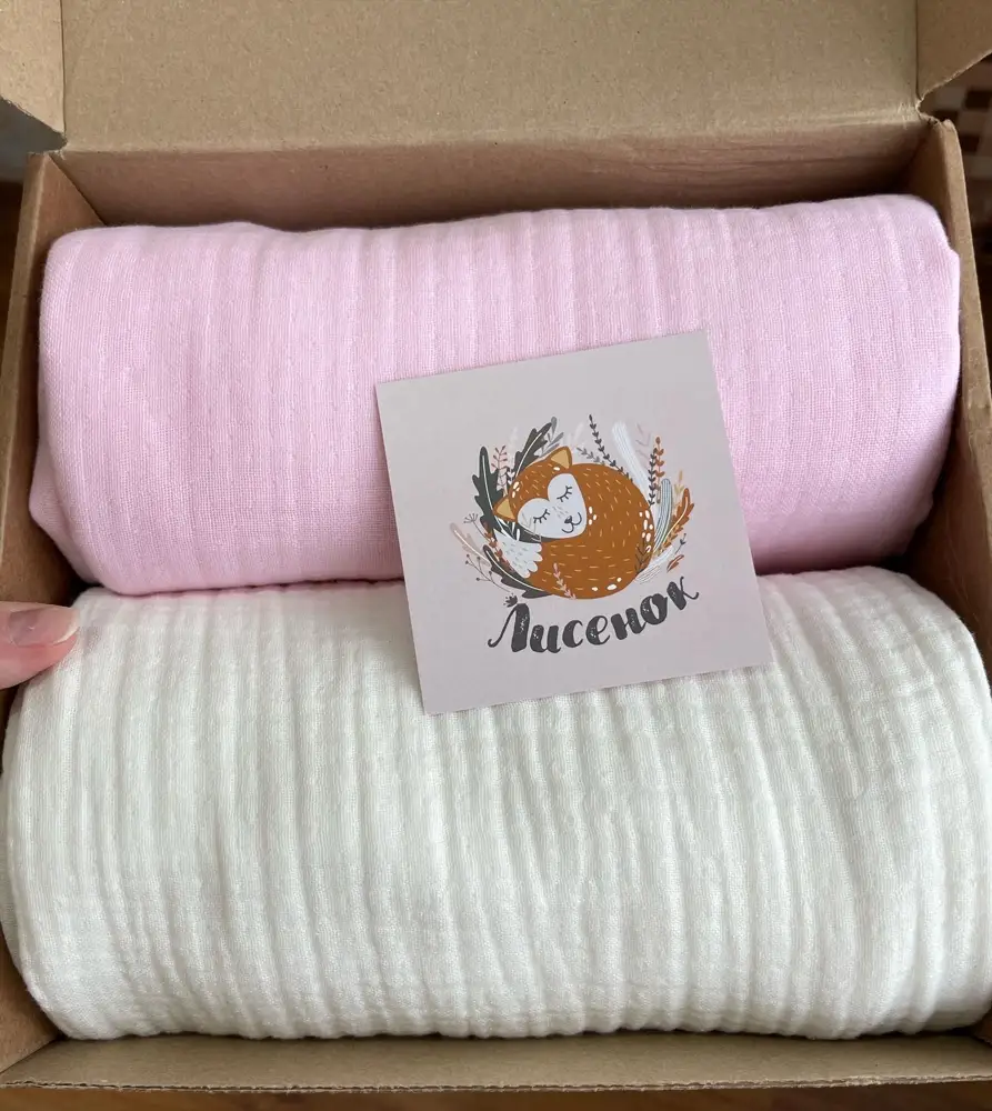 Отличные пеленочки 🌸 очень мягкие. Единственный минус - коробка была порвана. Но я брала себе, не на подарок, поэтому не критично. 