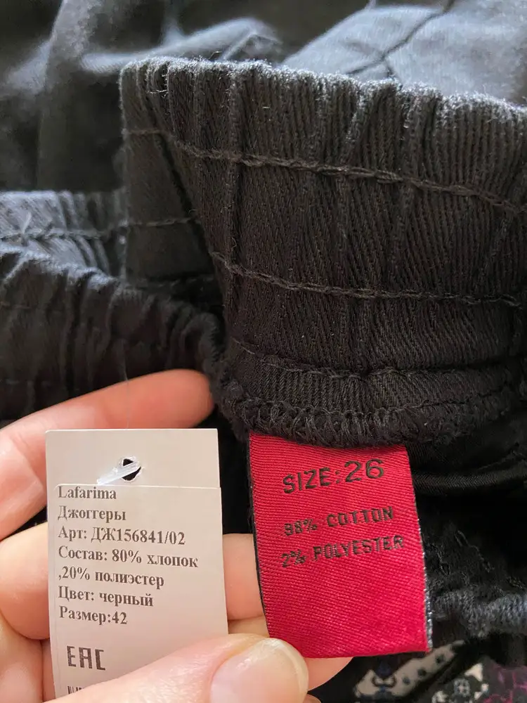 Они симпатичные, но обратите внимание на состав Ткани и бирке. Ложь явно есть 🙈. Чуть туговаты резинки, ходя дочь худенькая. 