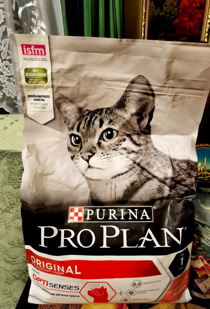 В этот раз заказали сухой корм для кошек от PRO PLAN со вкусом лосося. Очень удобная закрывающаяся упаковка для сохранения свежести. Гранулы среднего размера. Наш питомец есть с аппетитом. Этот корм понравился больше, чем был до этого