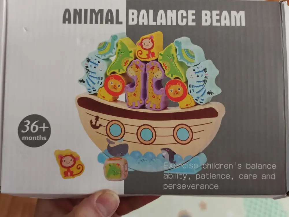 Фигурки добротные но не совсем устойчиво стоят на кораблике. А так по качеству очень добротные и приятные глазу изображения животных, и на ощупь. Детям 2,5 года и 1,5 годика, очень понравилась.