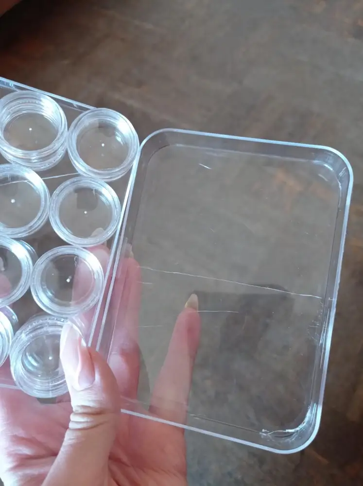 Пришел весь в огромных трещинах.