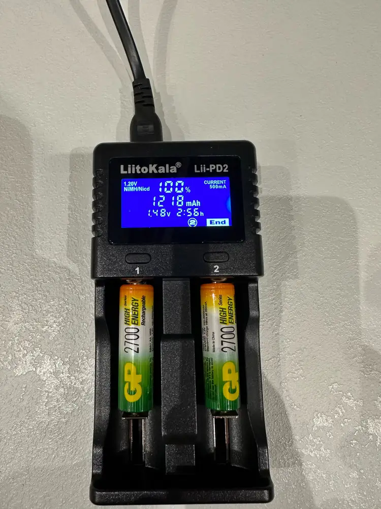Батарейки подделка. При полной зарядке всего 1218 mAh.