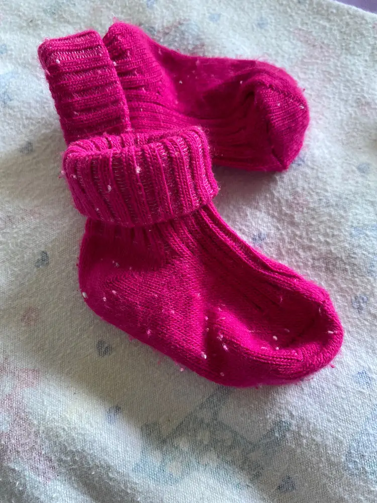 Носочки хорошие, но закатываются ((