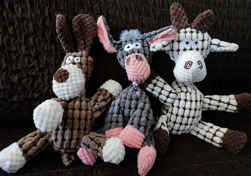 Заказал сразу три штуки. Прикольные игрушки, хорошо сшиты, понравились и
собаке и кошкам