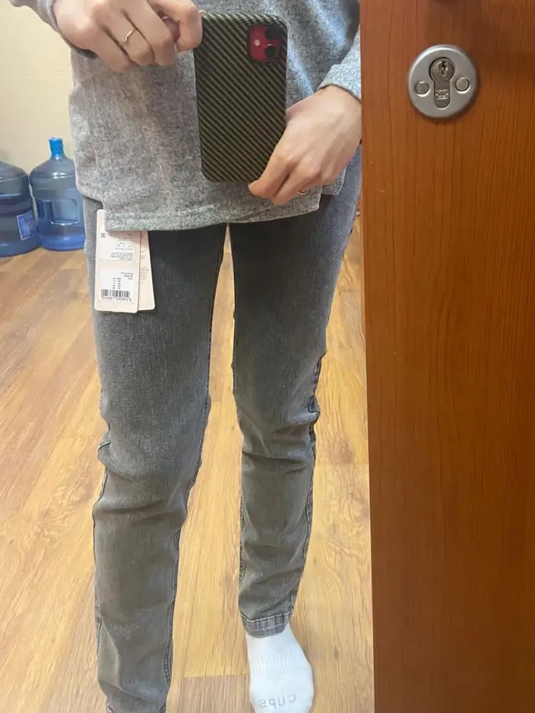 Хорошенькие джинсы. Покупкой довольна, качество, цвет, ткань- все супер