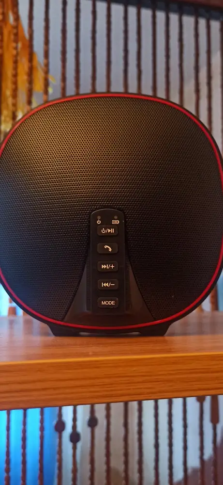 Отличная колонка, звук громкий, басы на отлично! Возьму еще одну. Рекомендую!!!