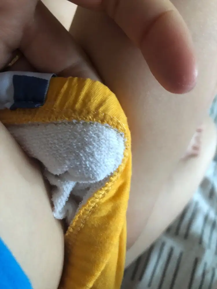 Внутри материал очень жёсткий для детей, как наждачка, не протекают конечно, идут по размеру, но надо бы продумать материал внутри, от него вся попа красная, натертая, жесткие