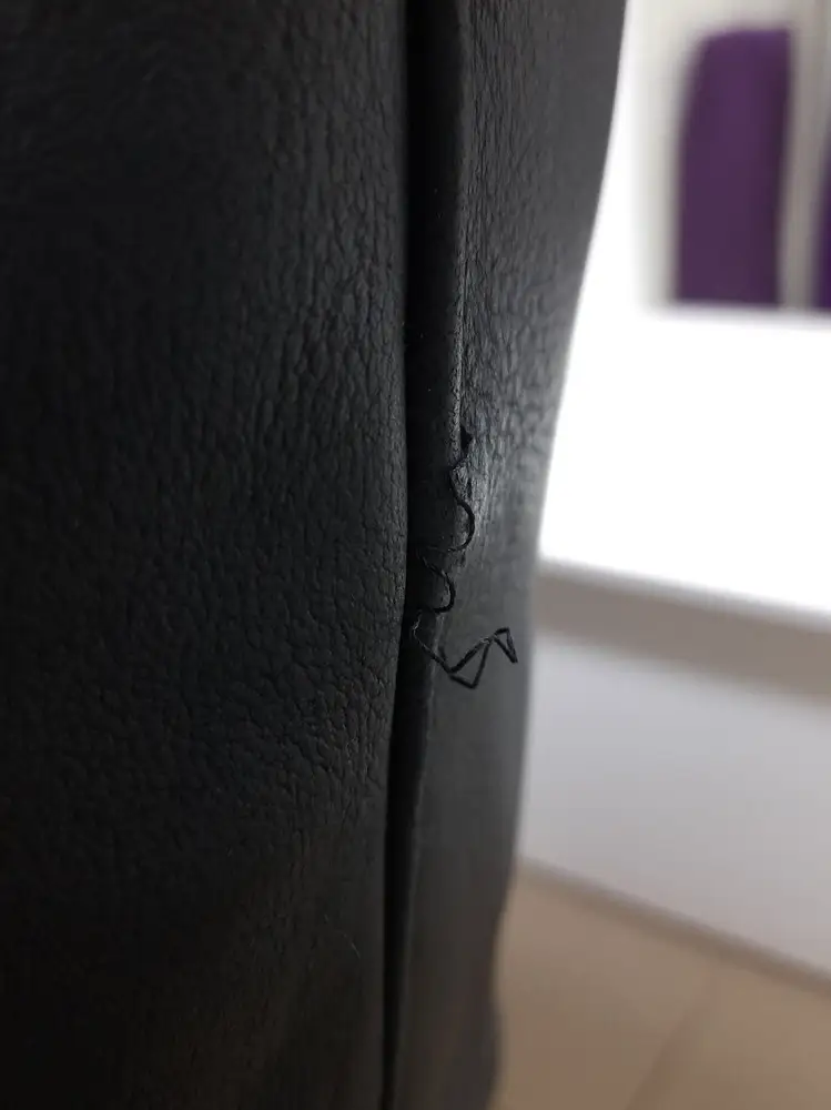 Обнаружили дефект, строчка на боковом шве распускается