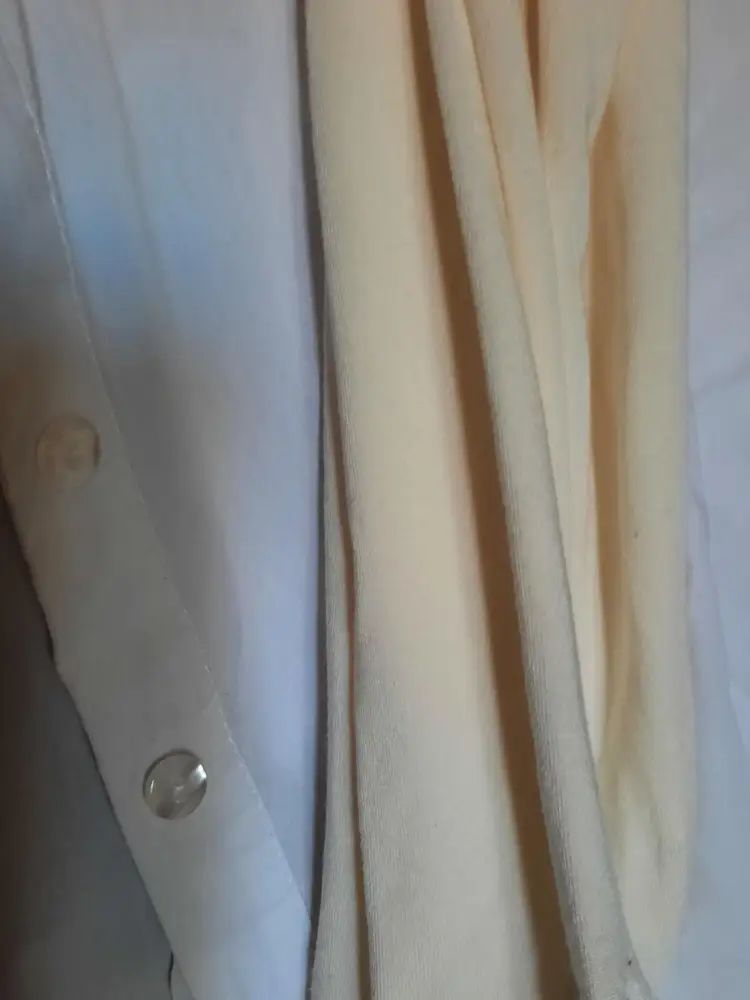 Колготки пришли быстро,качество хорошее..Звездду снимаю за не соответствие цаета,нам нужны были БЕЛЫЕ колготки!А они не белые,а скорее слооновая кость!Оставили,в шкколу пойдет,но все таки ,описываете товар правдоподобно плиз! На фото,колготки на фоне белой блузки!